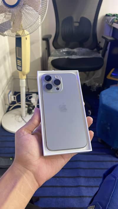 iPhone 15 Pro Max 256 GB (FACTORY UNLOCKED)