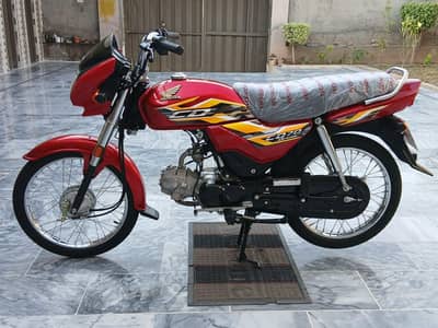 HONDA DREAM  2025 MODEL JUST 1495 KM DRIVE NEW CONDITION