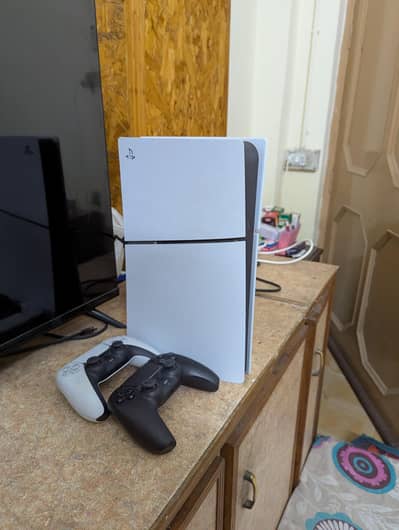 PS5 Slim Disc edition, brand new 1 month used with all accessories.