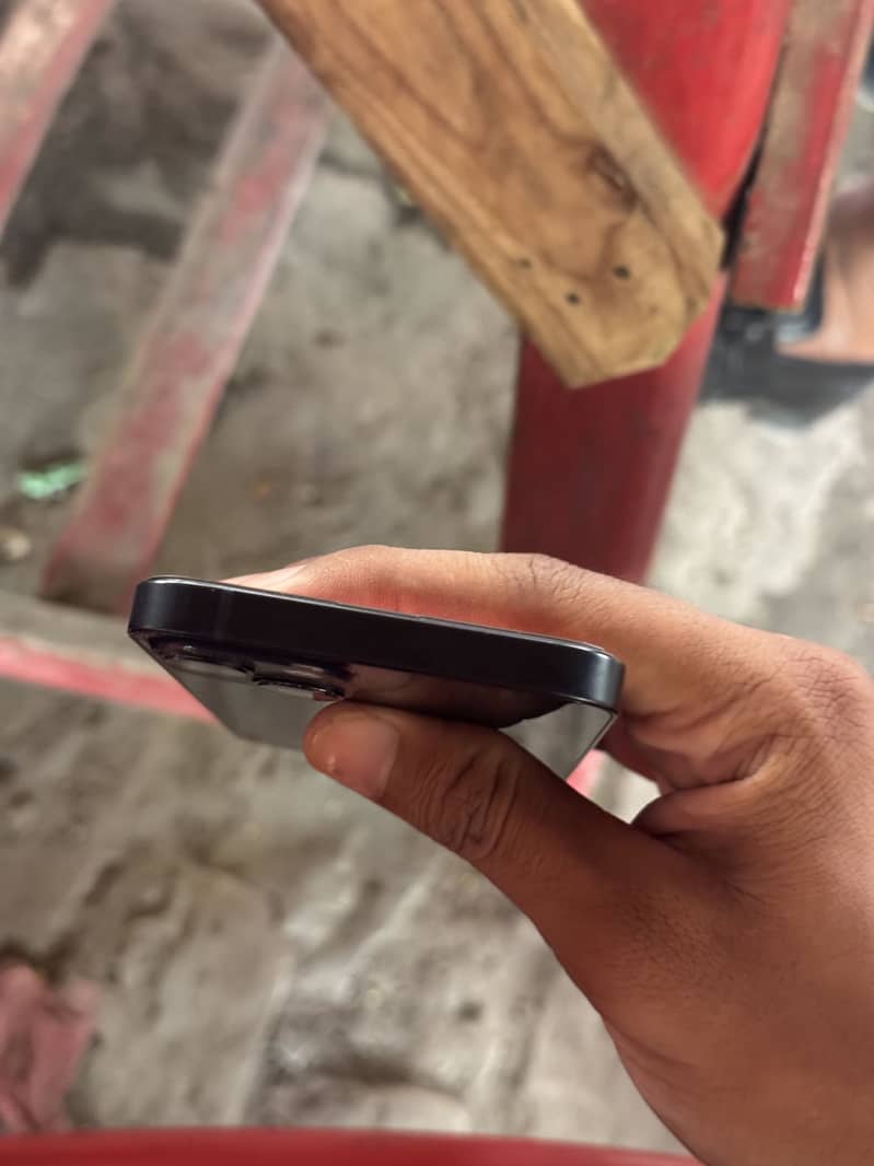 Iphone 13 4