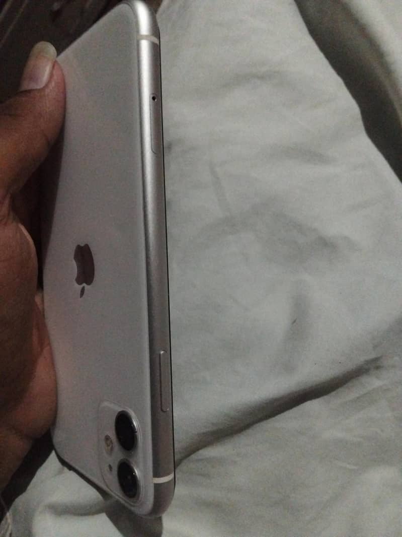 Apple iPhone 11 3