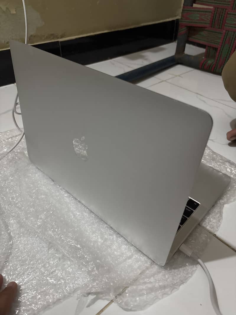 MacBook Pro 2017 0