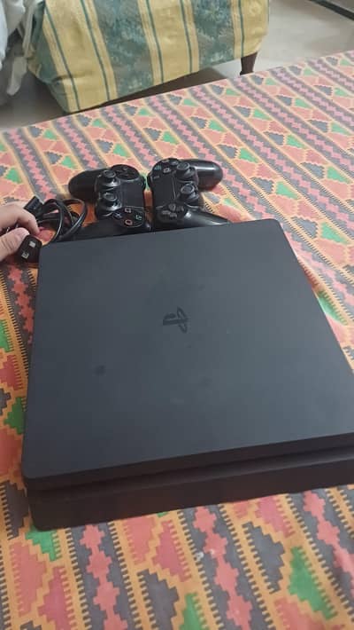 PLAYSTATION 4 SLIM 1 TB