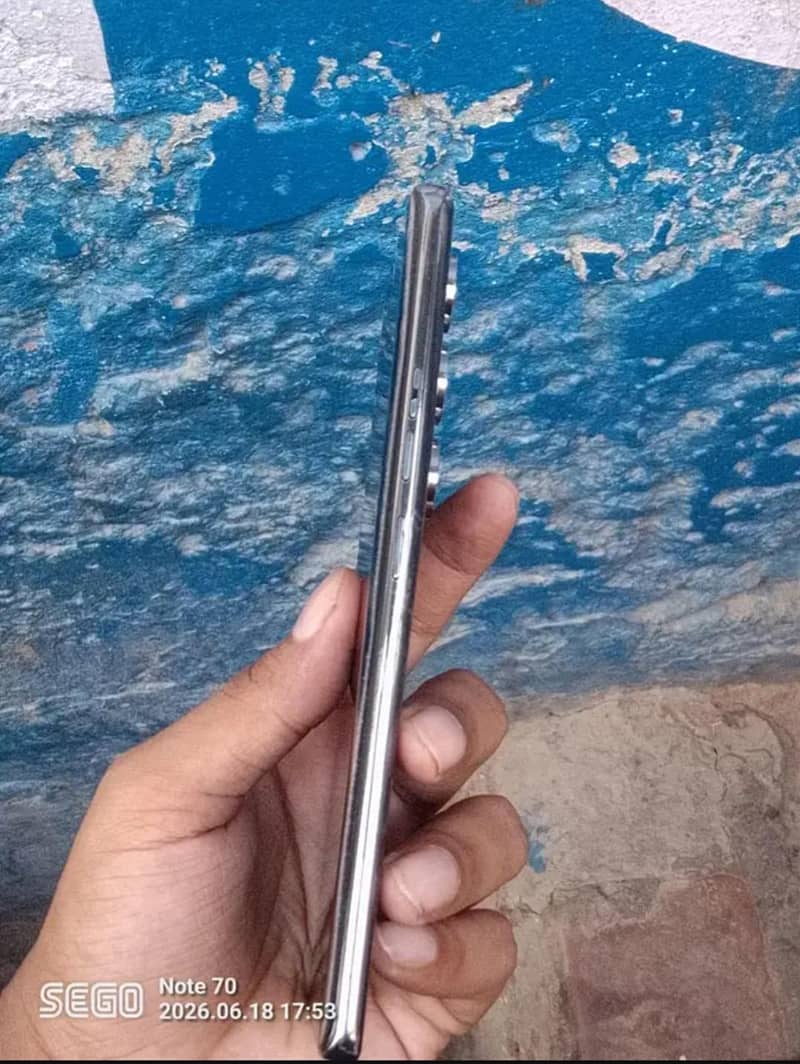 Tecno CAMON 40 Pro 4