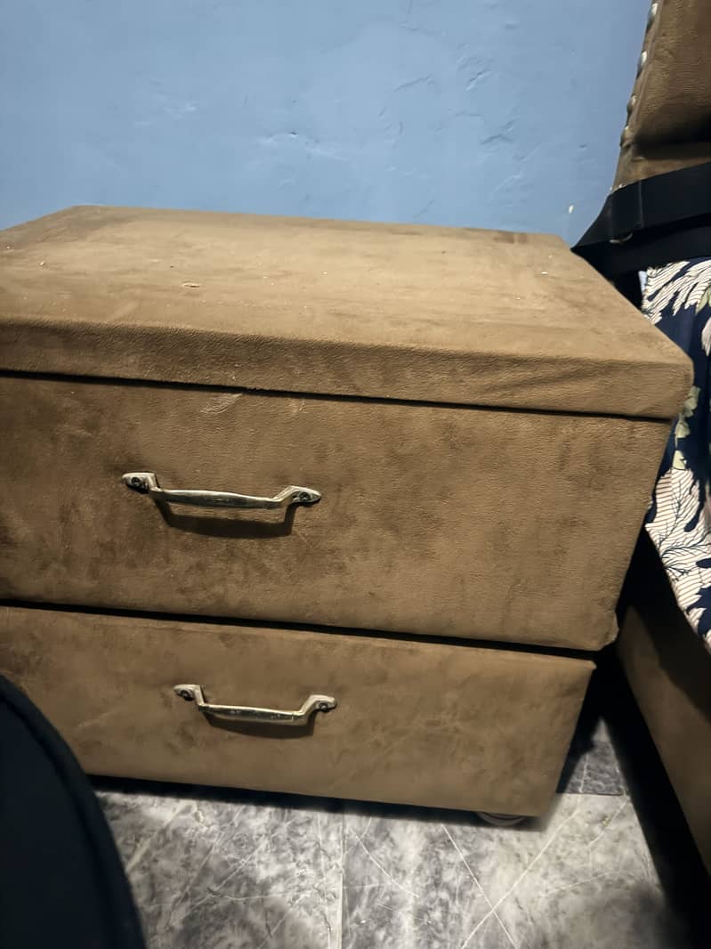 Bed set 2side tables dressing table 3