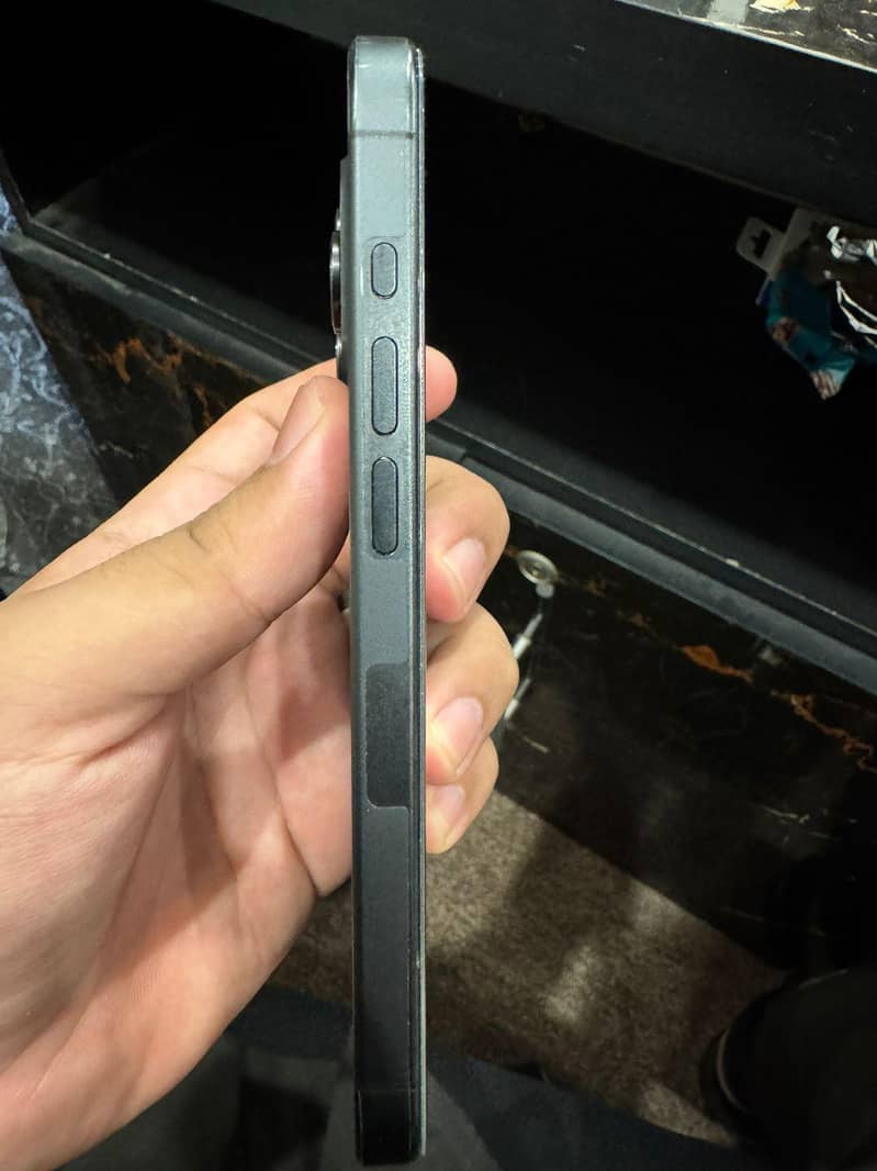 Apple iPhone 15 Pro 2