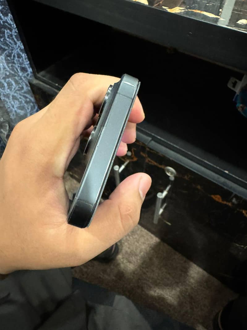 Apple iPhone 15 Pro 4