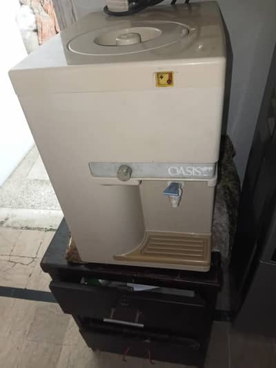 OASIS BRAND WATER DISPENSER
