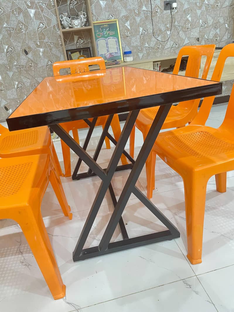 Table and Chairs 0