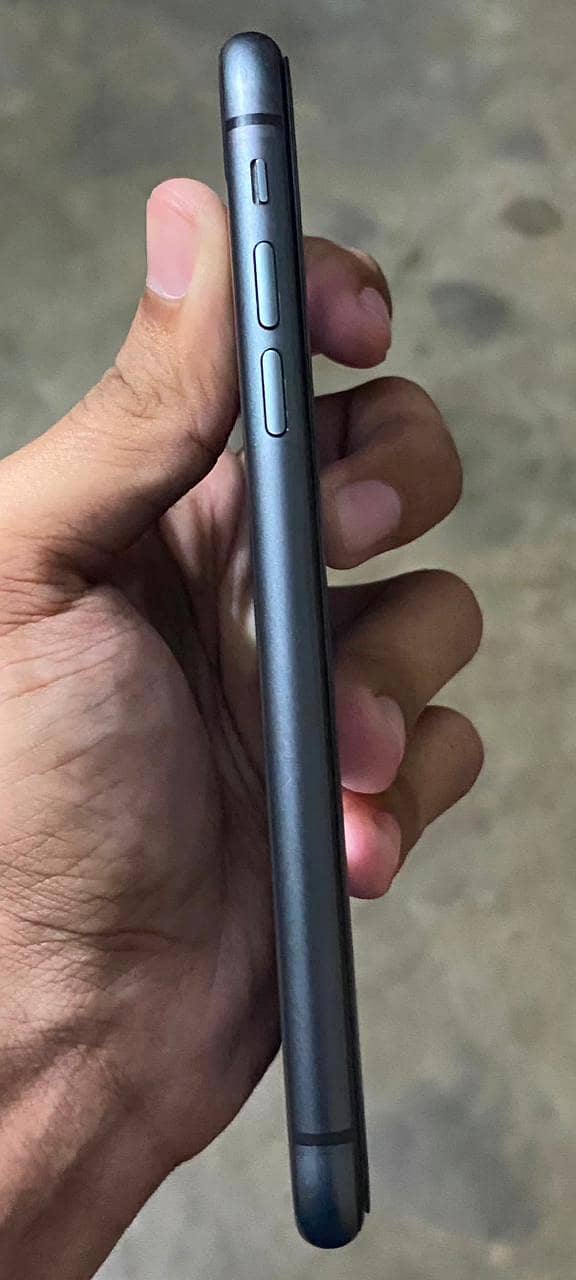 Apple iPhone 11 3