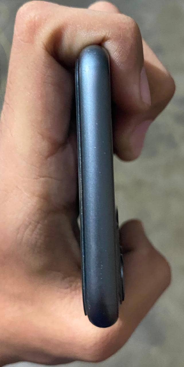 Apple iPhone 11 4