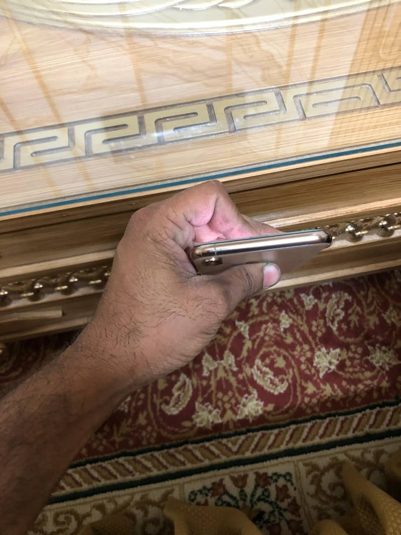Apple iPhone XS Max 4