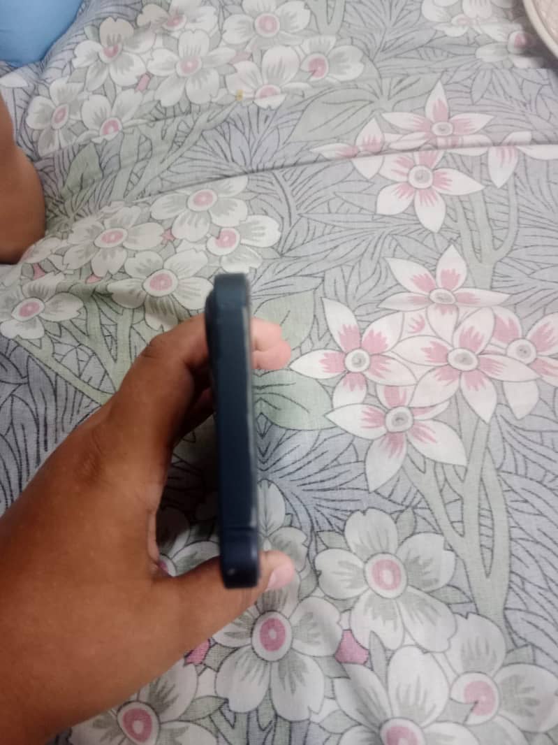 Apple iPhone 13 2