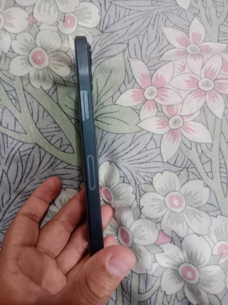 Apple iPhone 13 3