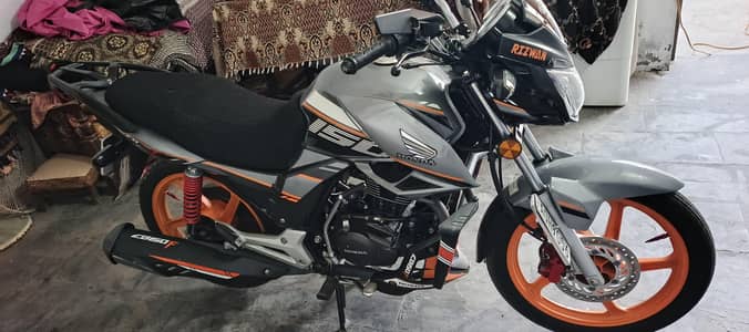 HONDA 150 SUPATIOAL EDITION ARJENT FOR SELL Only call +92 309 7000465