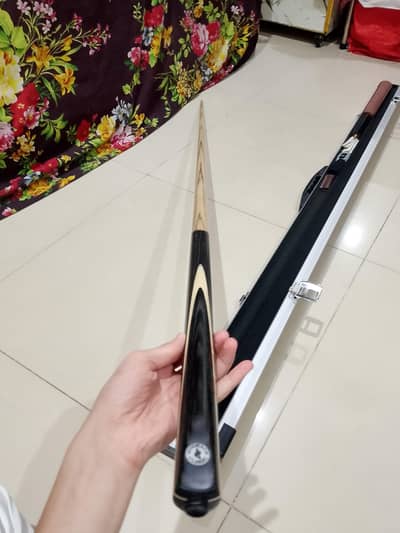 Mughal classic Black snake edition cue with Box