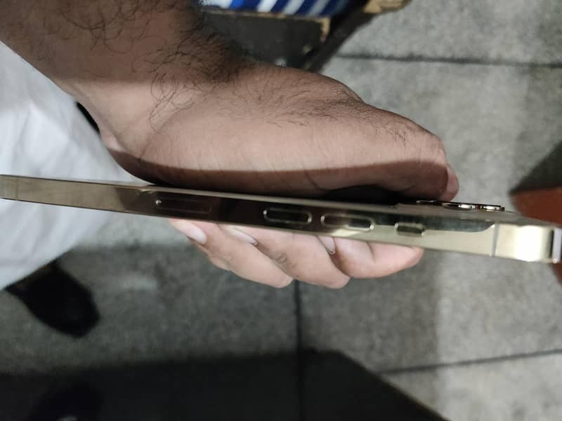 Apple iPhone 12 Pro Max 4