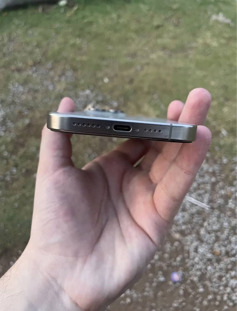 Apple iPhone 15 Pro Max 1