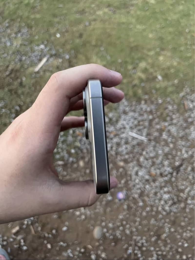 Apple iPhone 15 Pro Max 2