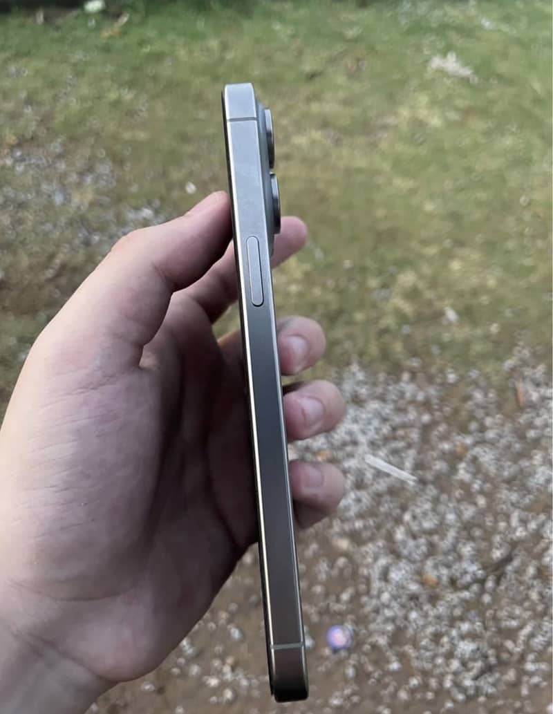 Apple iPhone 15 Pro Max 5