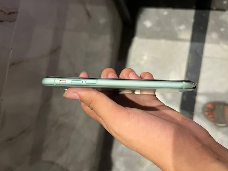 Apple iPhone 11 3