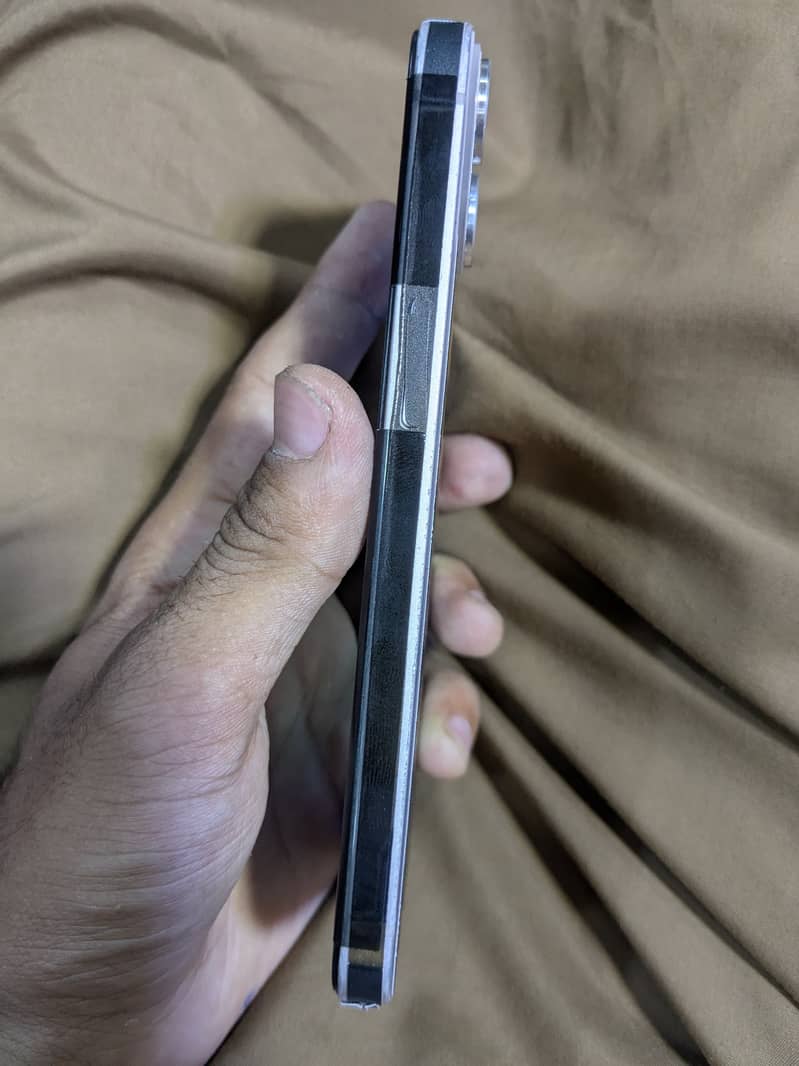 Apple iPhone 13 0