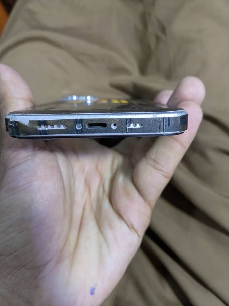 Apple iPhone 13 2