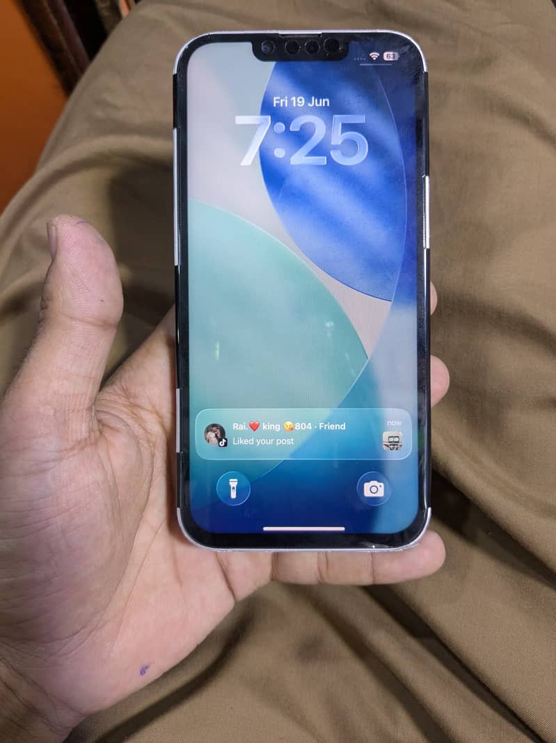 Apple iPhone 13 5
