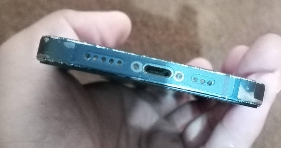 Apple iPhone 13 4