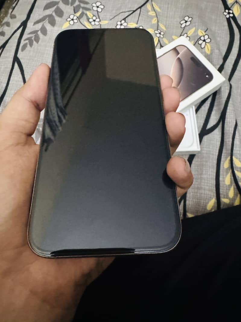 Apple iPhone 16 Pro Max 0