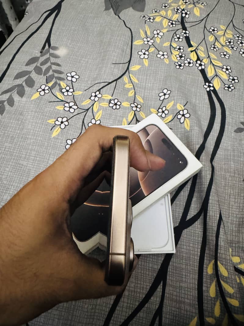 Apple iPhone 16 Pro Max 3