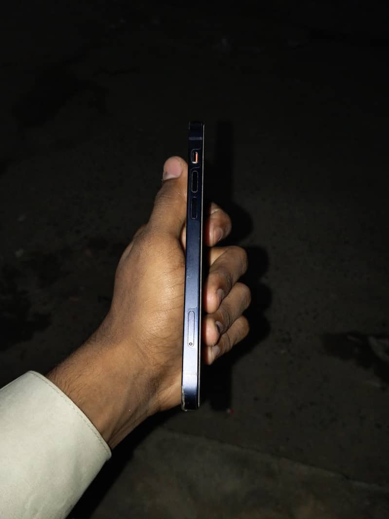 Apple iPhone 12 1