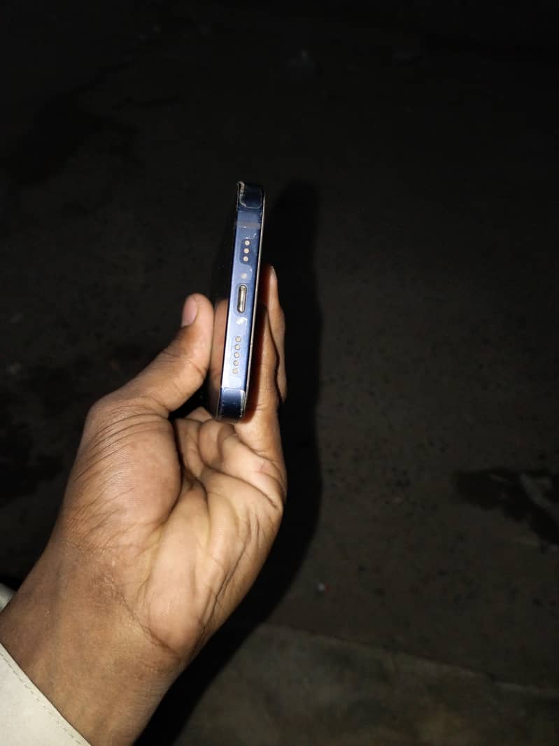 Apple iPhone 12 2