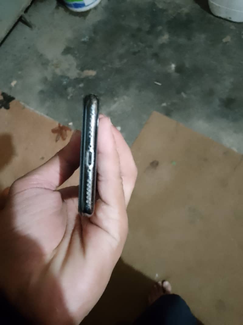 Apple iPhone X 3