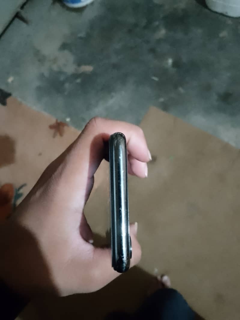 Apple iPhone X 4