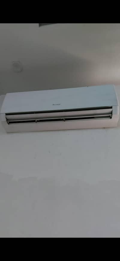 Gree 1.5 to air conditioner few months used Gree Ac