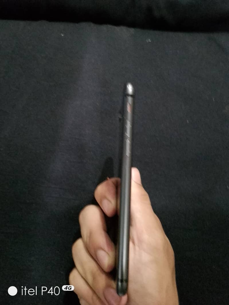 Apple iPhone 8 3