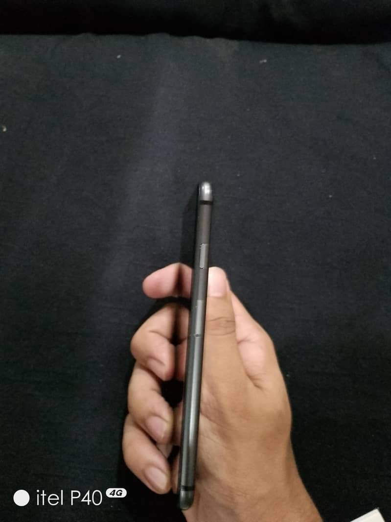 Apple iPhone 8 4