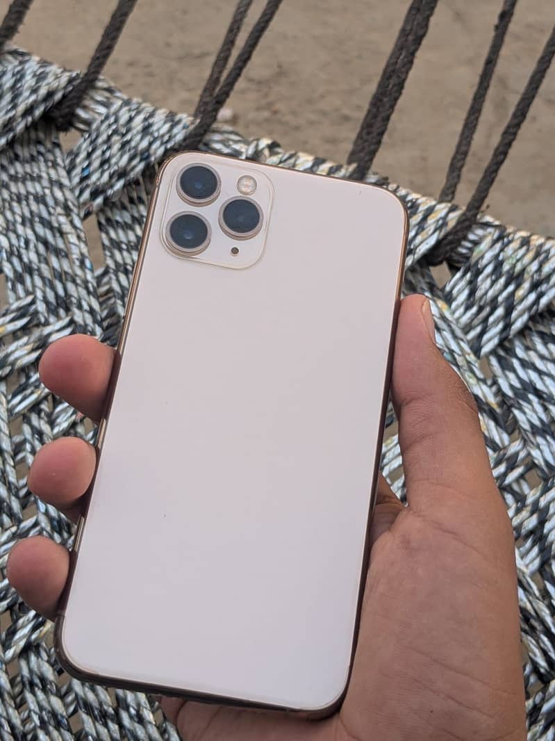 Apple iPhone 11 Pro 2