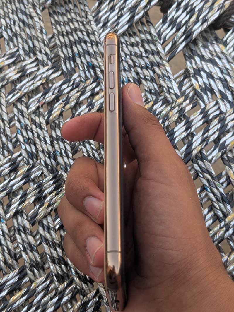Apple iPhone 11 Pro 4