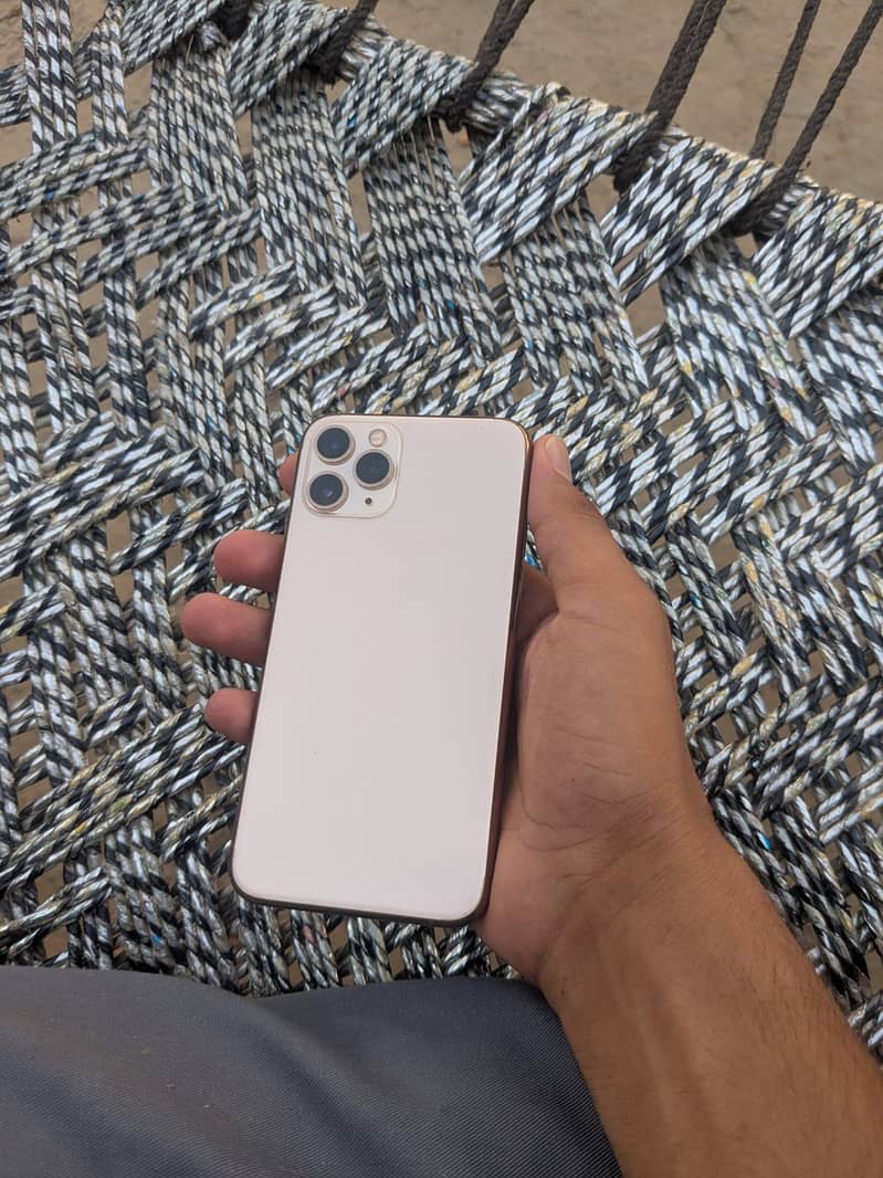 Apple iPhone 11 Pro 6