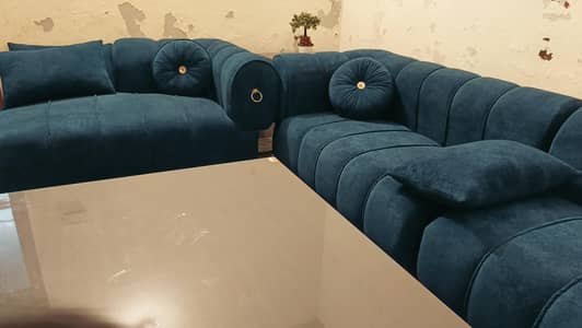 8 seater sofa with 2 corner table 1 senter table brand new