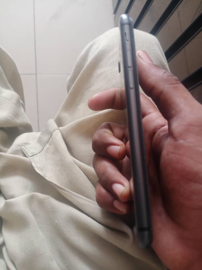 Apple iPhone 8 1