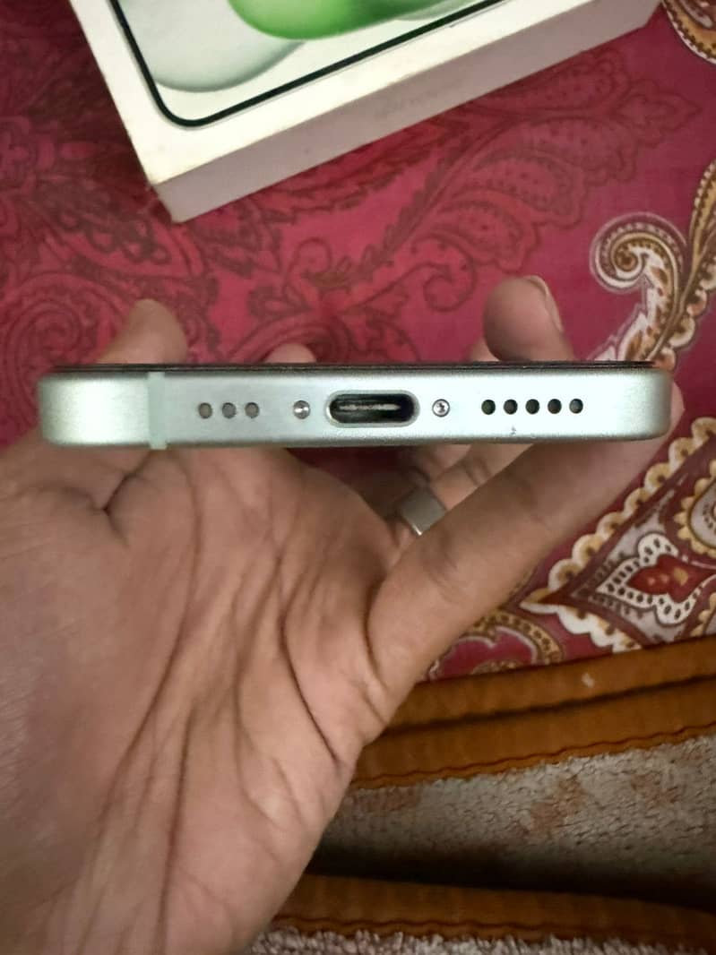 Apple iPhone 15 4