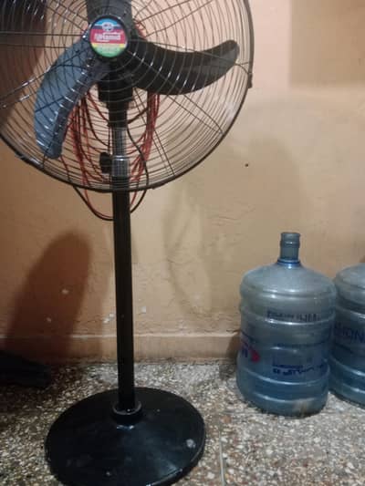 fan bilkul new only one day used battery SE chal Sakta ha 12 watts