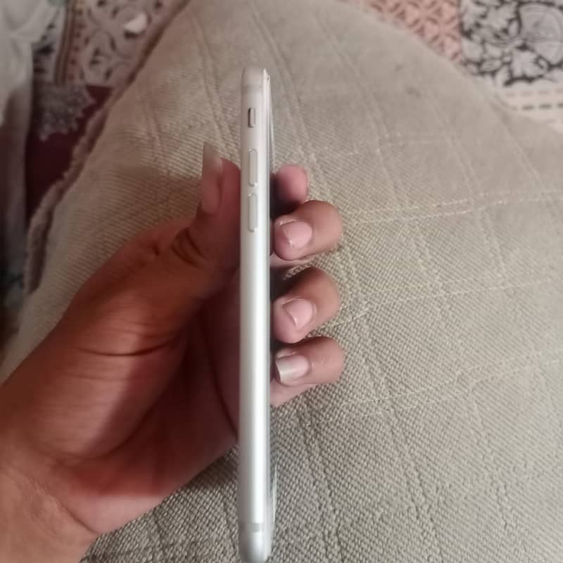 Apple iPhone 7 2