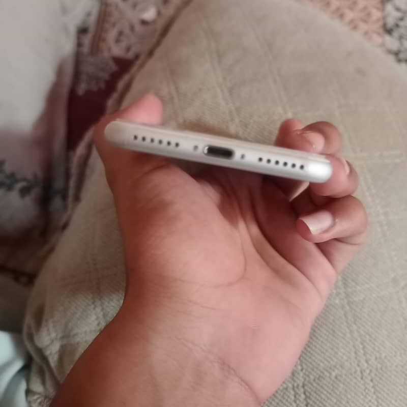 Apple iPhone 7 3