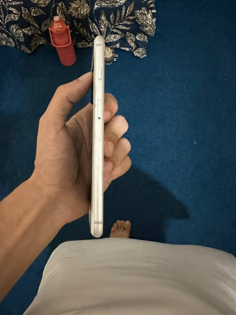 Apple iPhone 8 Plus 1