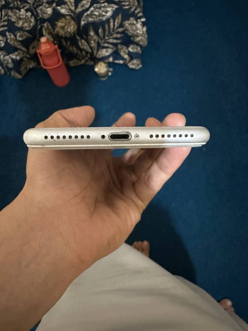 Apple iPhone 8 Plus 4