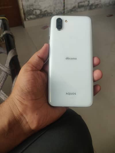 Sharp Aquos R2 non PTA 4/64 sim working 10/10 urgent sale